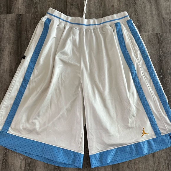 Jordan Men's Athletic Shorts in White and Blue XXL - Picture 4 of 5